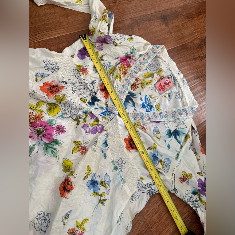 Johnny Was Floral 100% Silk Embroidered Ribbon Tunic Blouse Cream Size-M - Picture 10 of 10